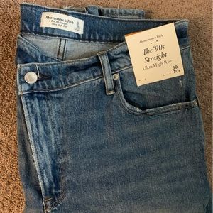 Abercrombie & Fitch Ultra High Rise 90s Straight Jean